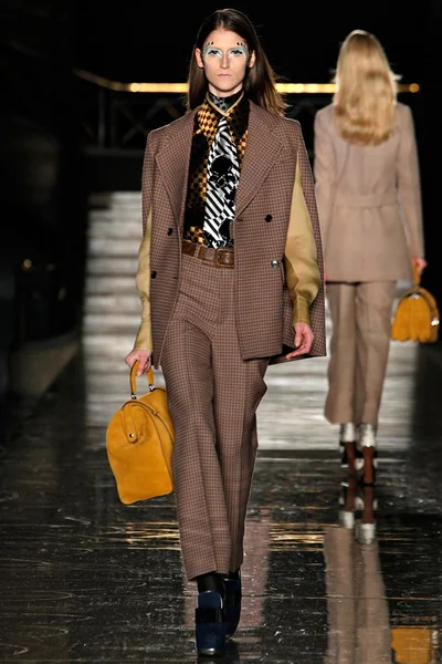 Look 24